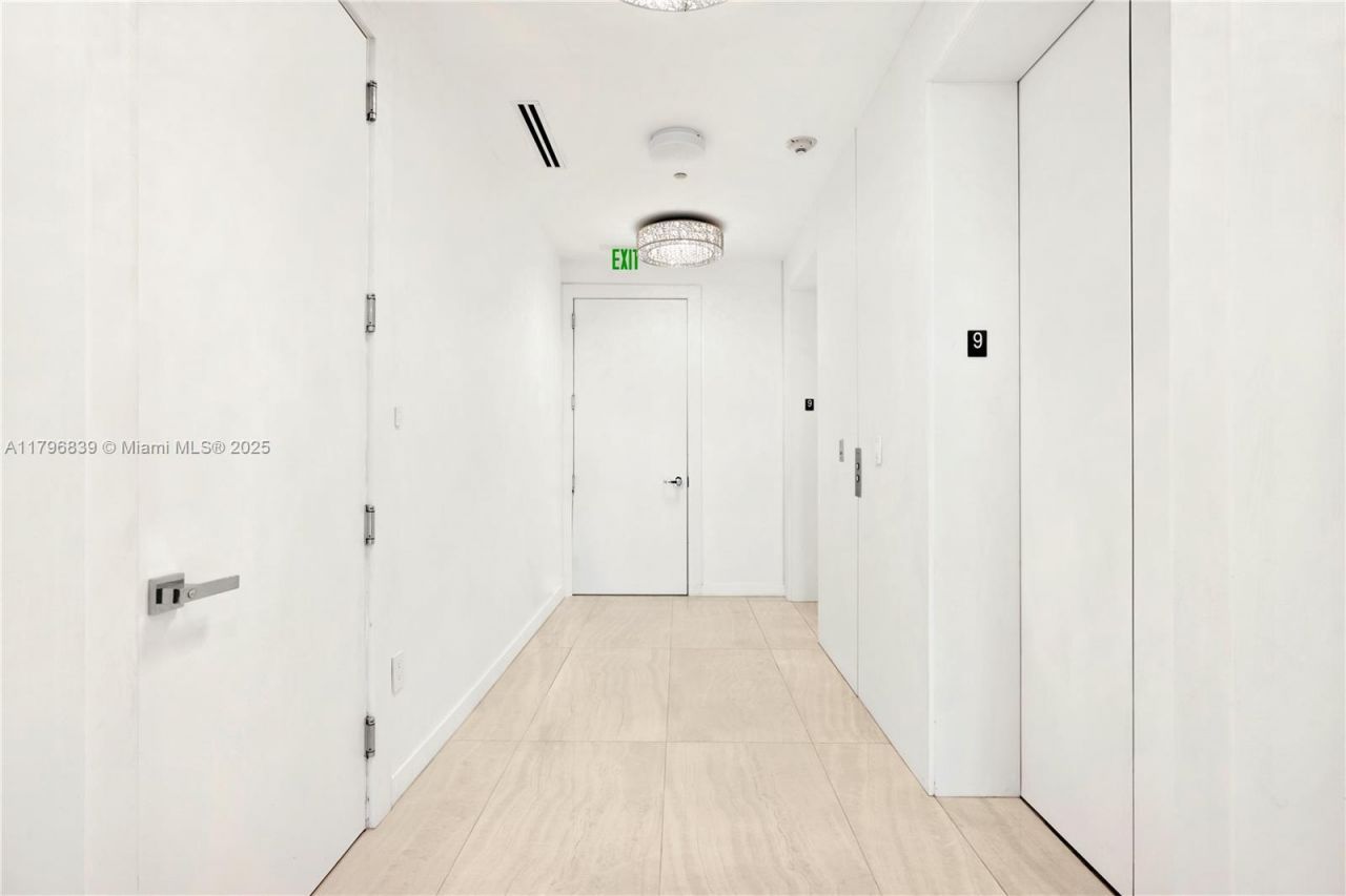 100 S Pointe Drive, Unit 903, Miami Beach, FL 33139 Photo