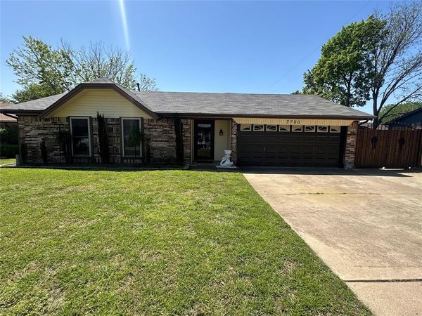 7700 Briarwood Drive, North Richland Hills, TX 76182