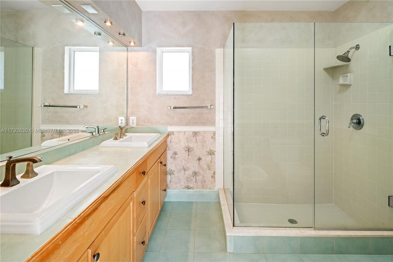 310 Woodcrest Rd, Key Biscayne, FL 33149 Photo