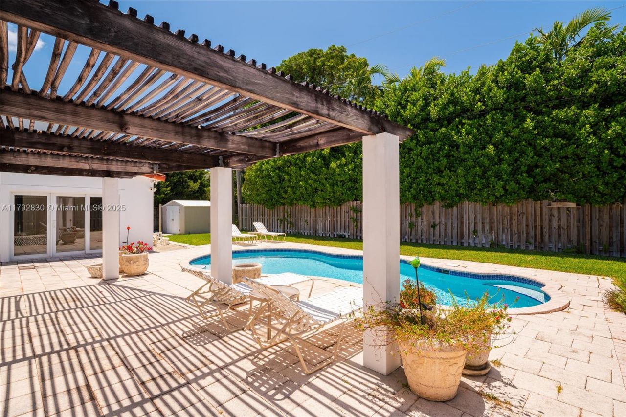 310 Woodcrest Rd, Key Biscayne, FL 33149 Photo