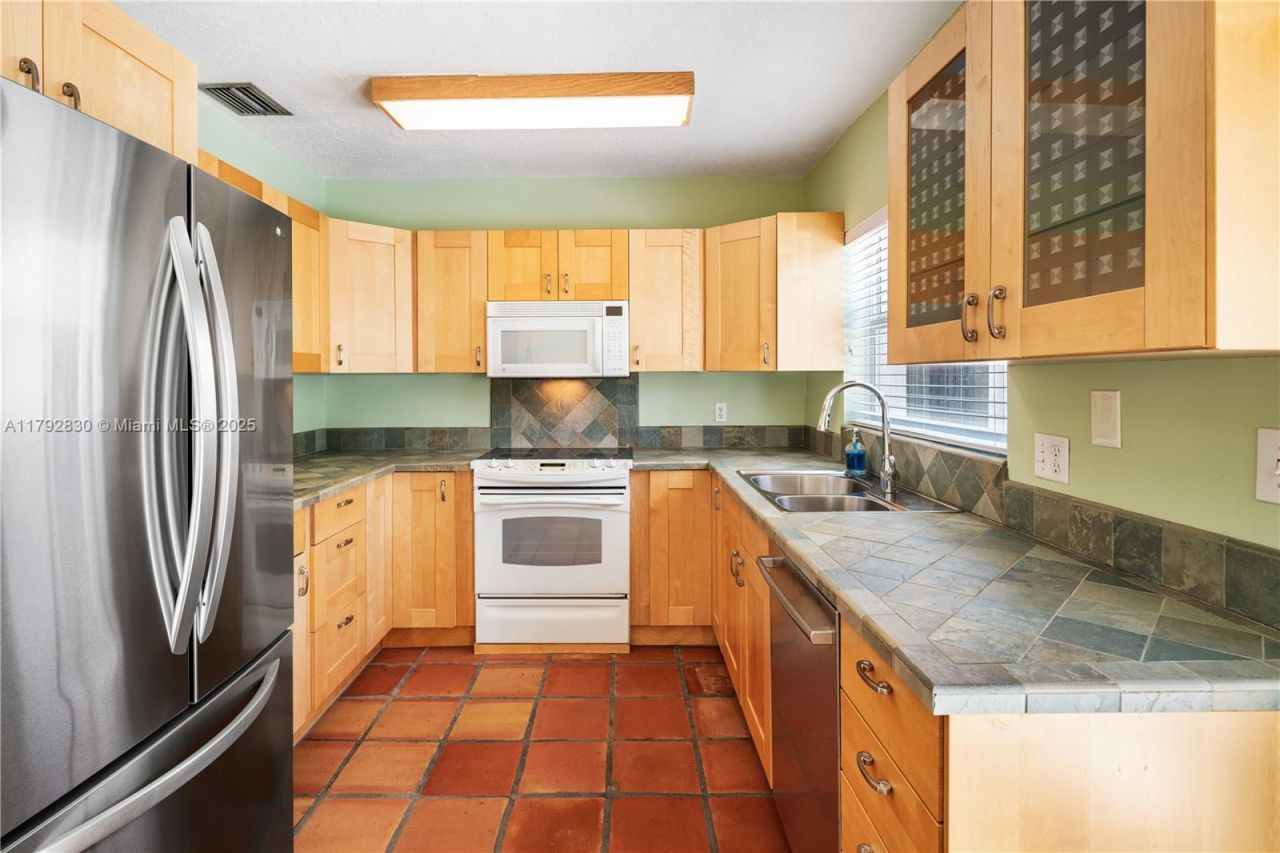 310 Woodcrest Rd, Key Biscayne, FL 33149 Photo