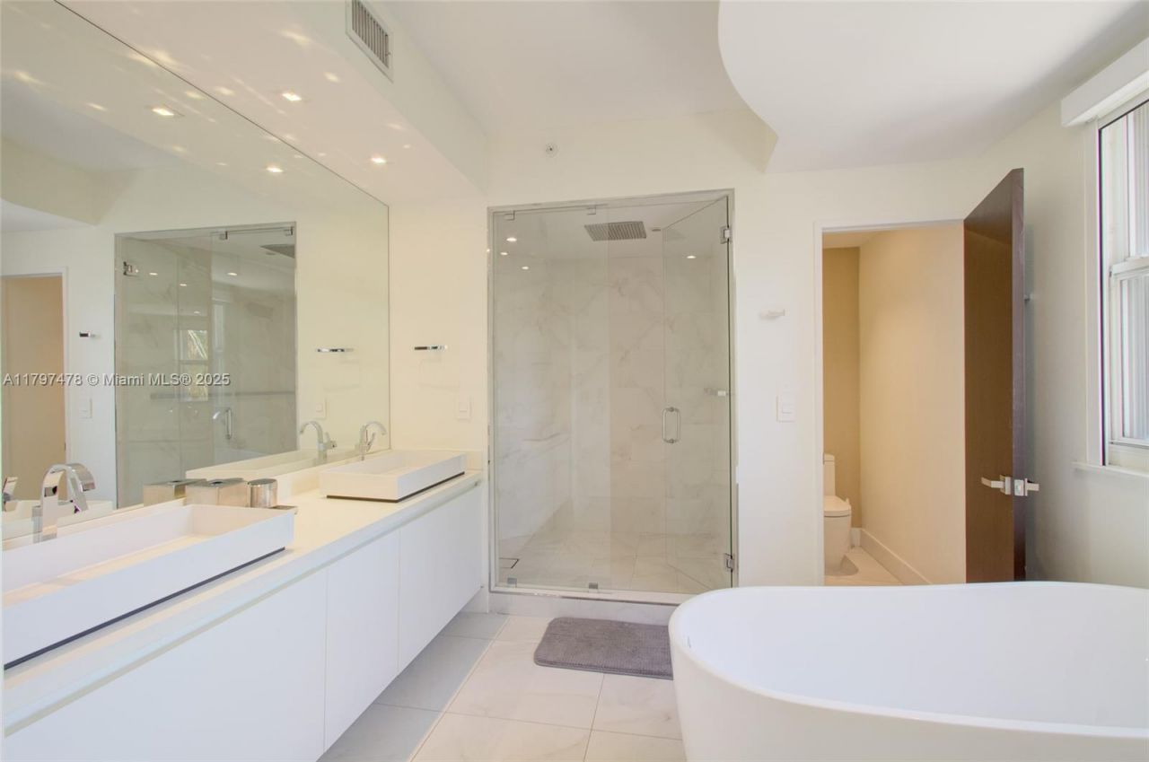 701 Crandon Blvd, Unit 402, Key Biscayne, FL 33149 Photo