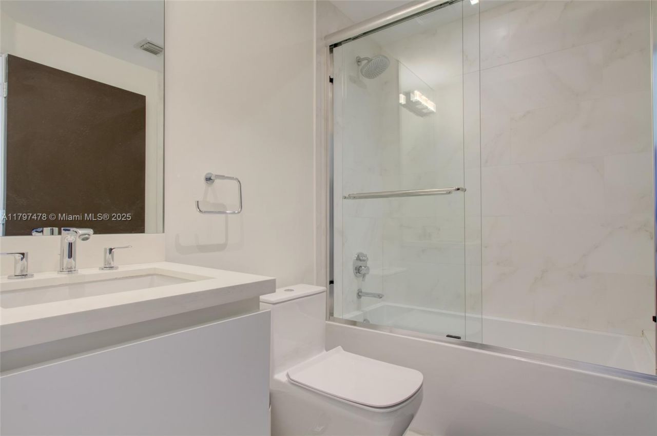 701 Crandon Blvd, Unit 402, Key Biscayne, FL 33149 Photo