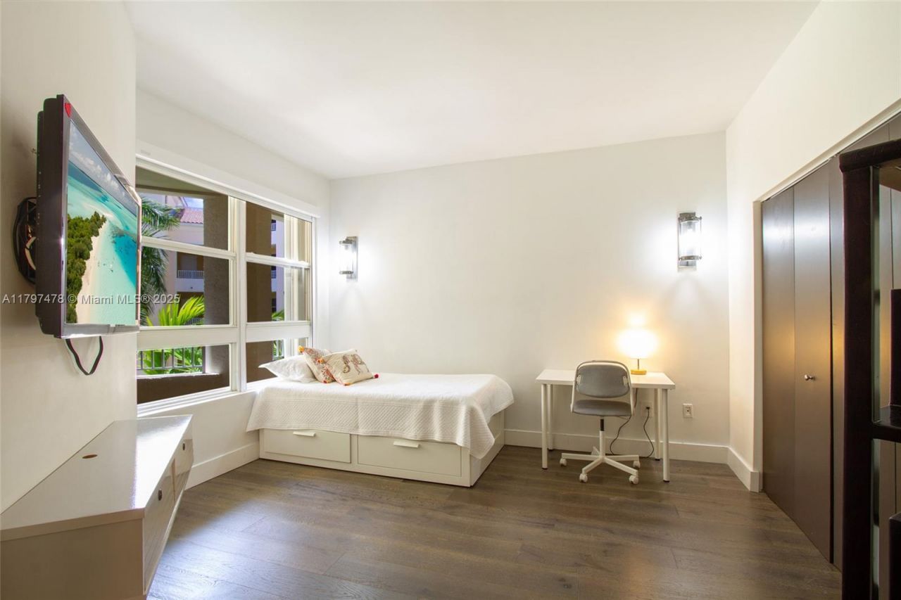 701 Crandon Blvd, Unit 402, Key Biscayne, FL 33149 Photo