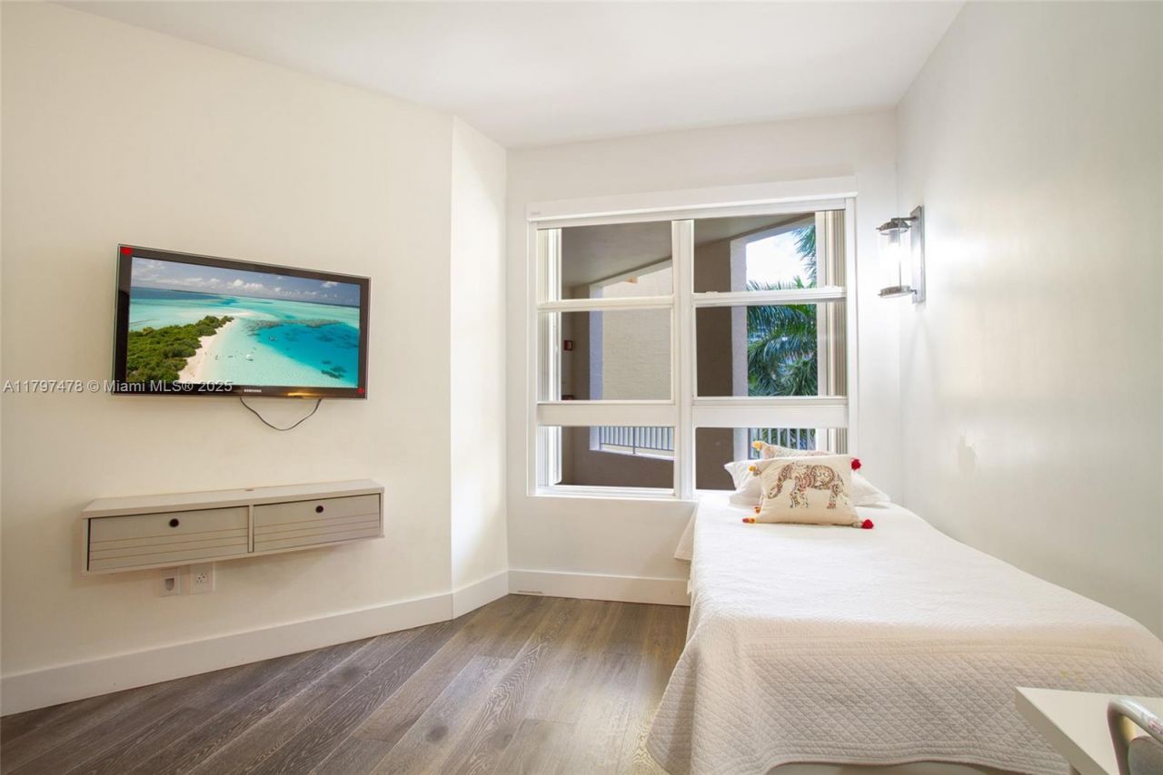 701 Crandon Blvd, Unit 402, Key Biscayne, FL 33149 Photo