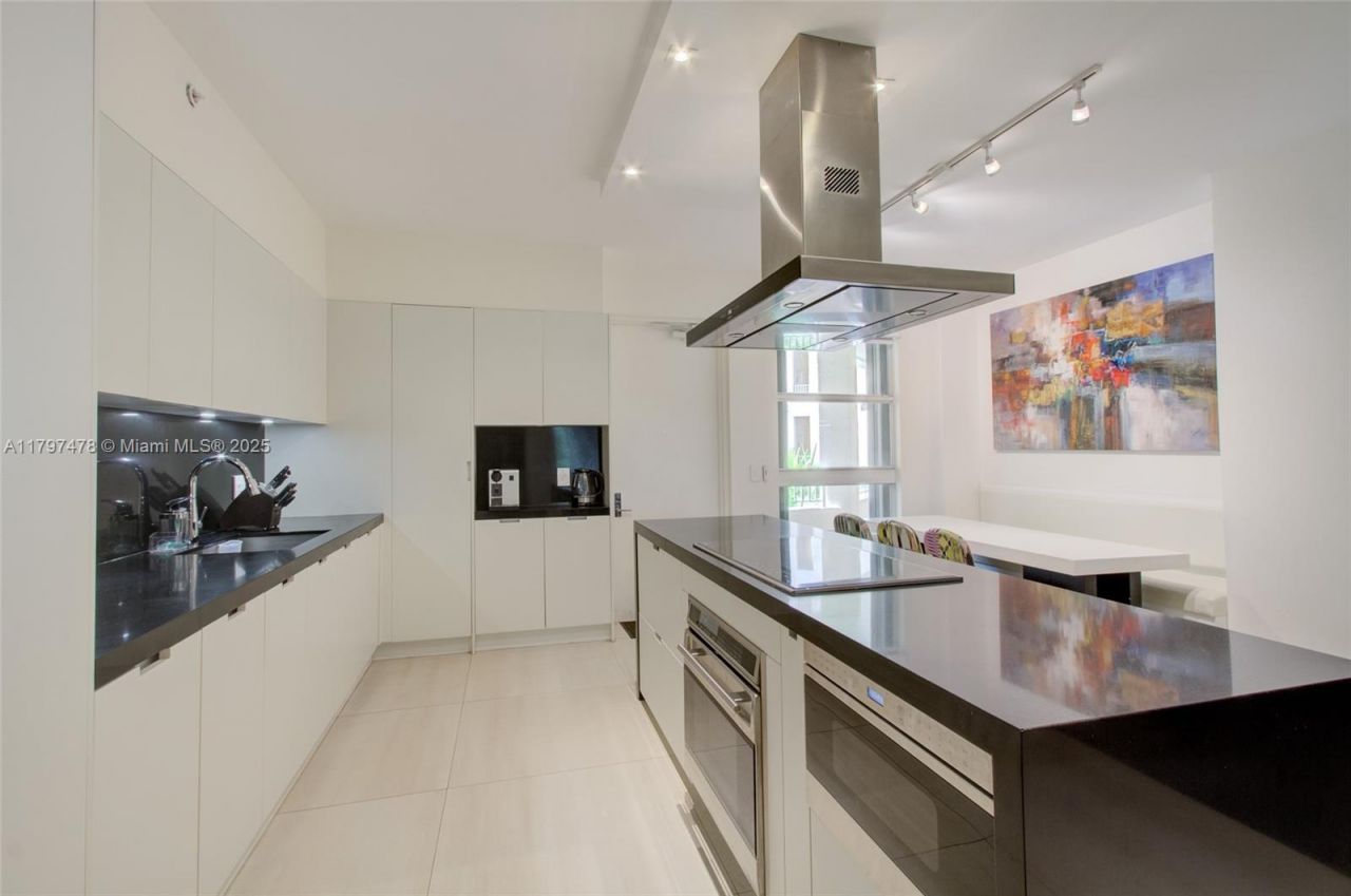 701 Crandon Blvd, Unit 402, Key Biscayne, FL 33149 Photo