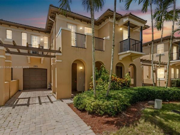 8706 Blaze Ct, Davie, FL 33328