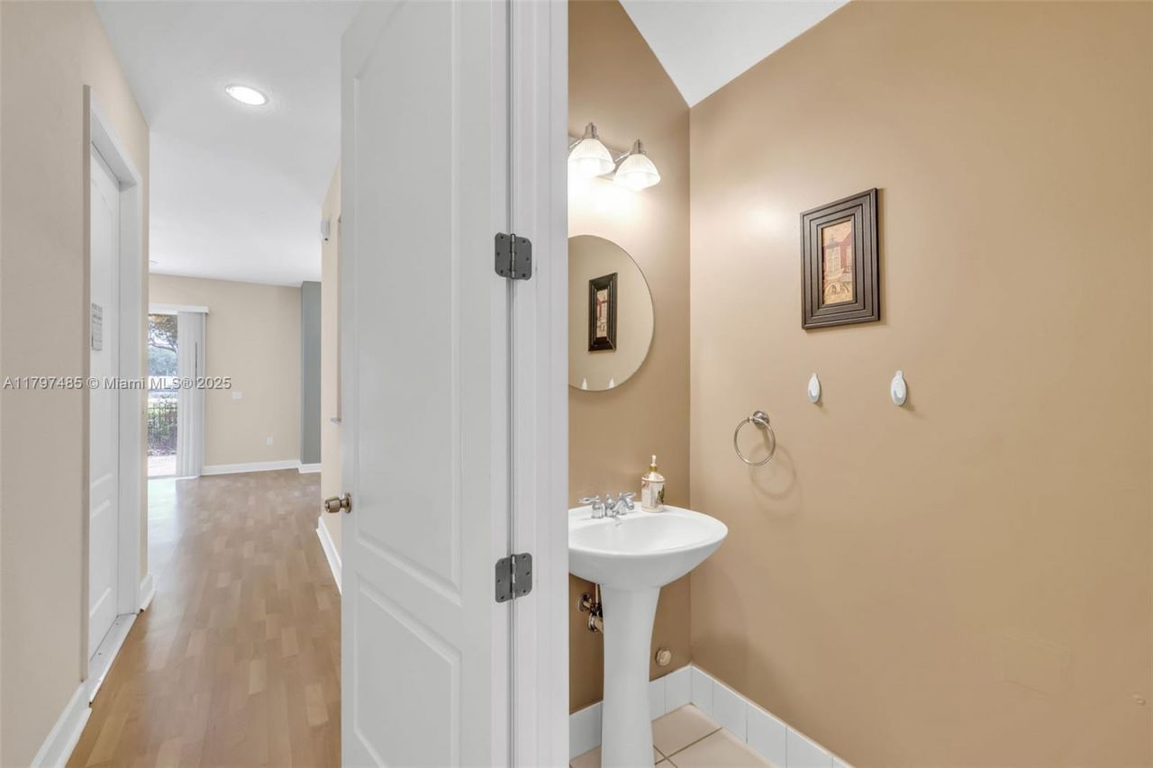 8706 Blaze Ct, Davie, FL 33328 Photo