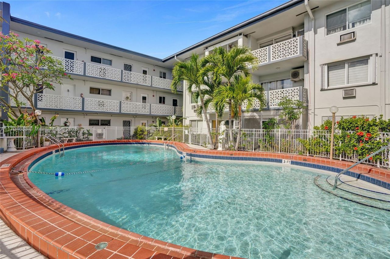 13105 Ixora Ct, Unit 319, North Miami, FL 33181 Photo