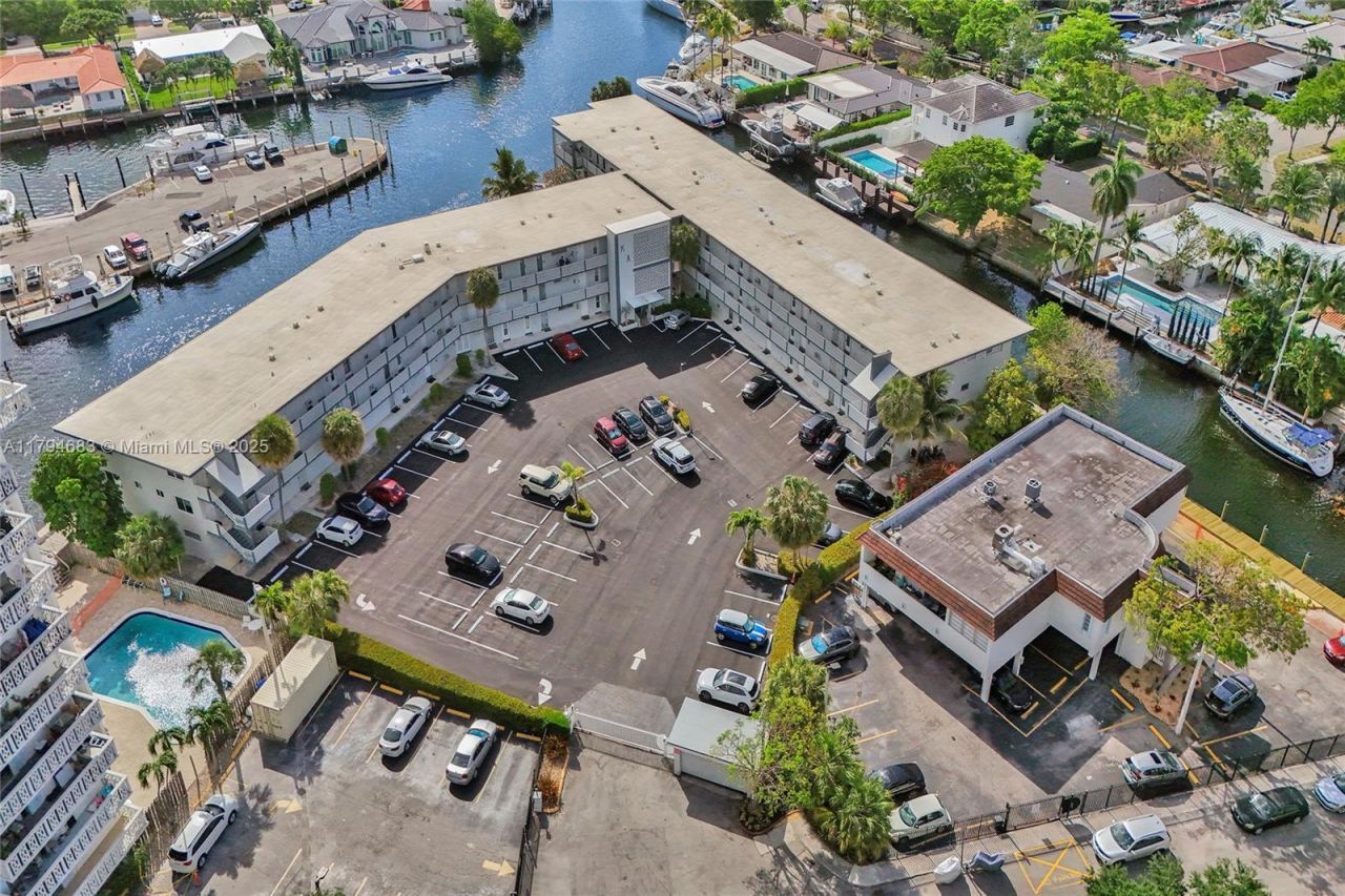 13105 Ixora Ct, Unit 319, North Miami, FL 33181 Photo