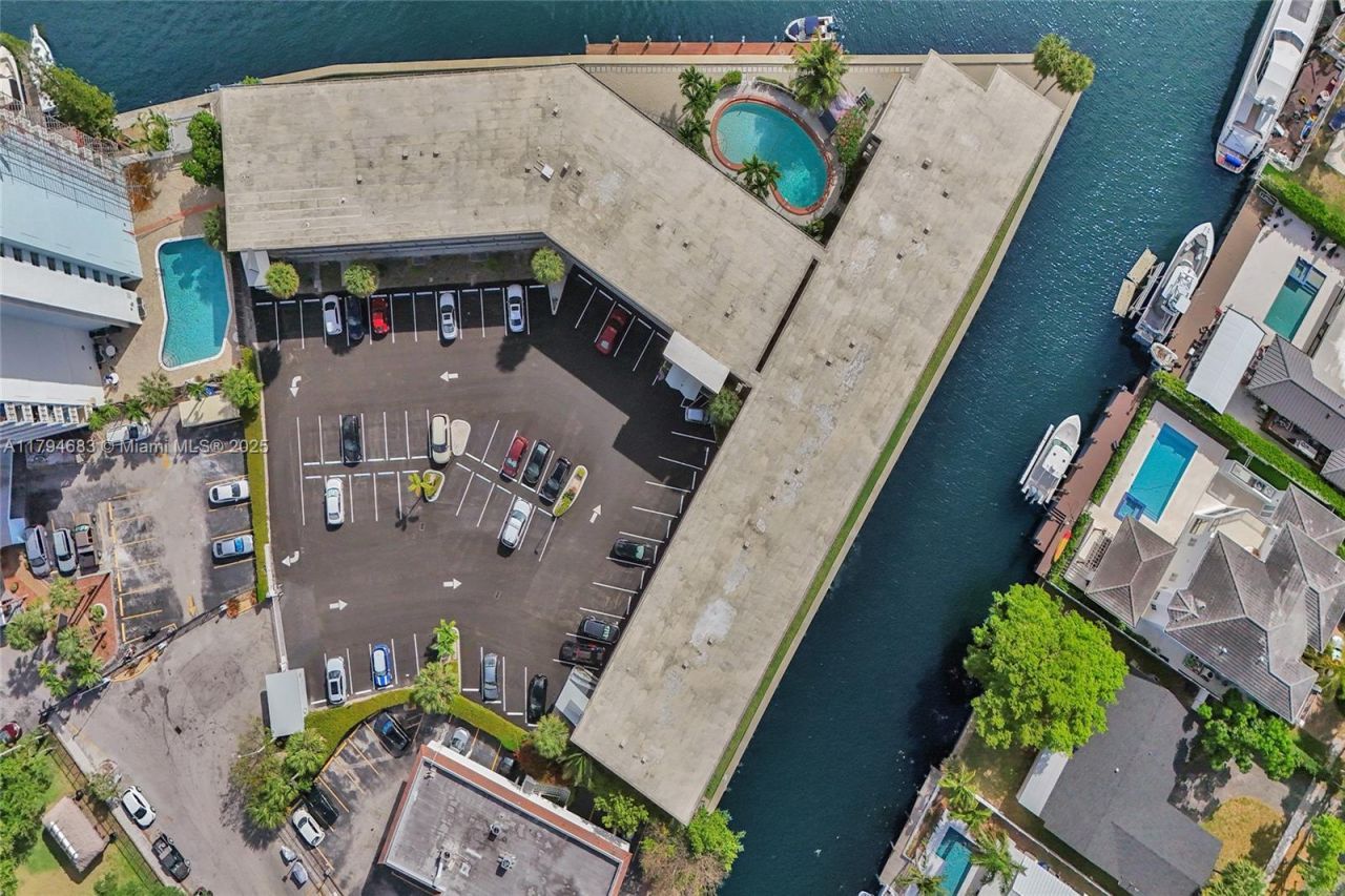 13105 Ixora Ct, Unit 319, North Miami, FL 33181 Photo