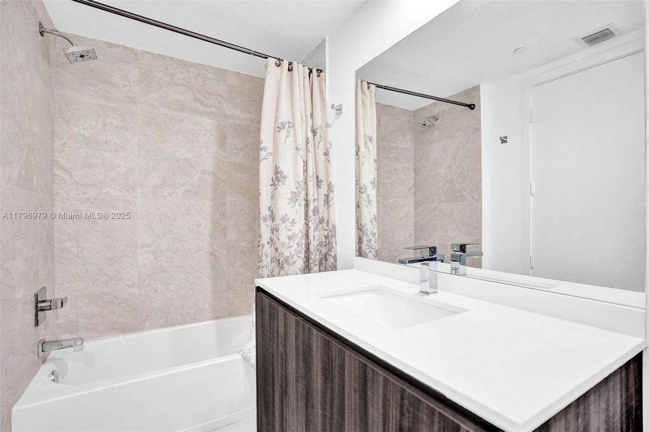 488 NE 18th St, Unit 208, Miami, FL 33132 Photo