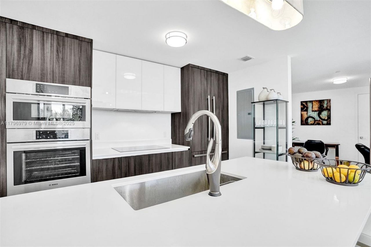 488 NE 18th St, Unit 208, Miami, FL 33132 Photo