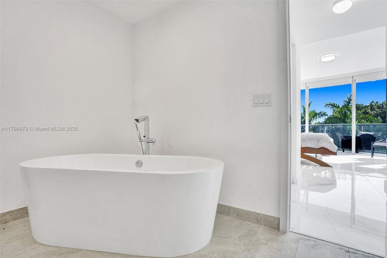 488 NE 18th St, Unit 208, Miami, FL 33132 Photo