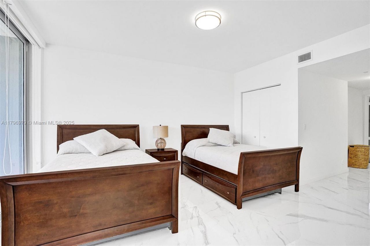 488 NE 18th St, Unit 208, Miami, FL 33132 Photo