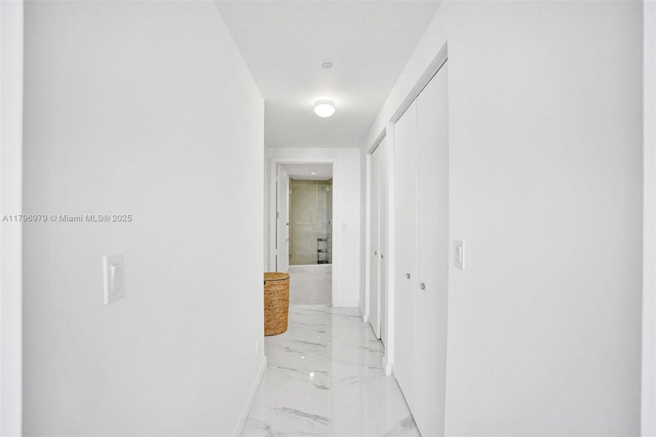 488 NE 18th St, Unit 208, Miami, FL 33132 Photo