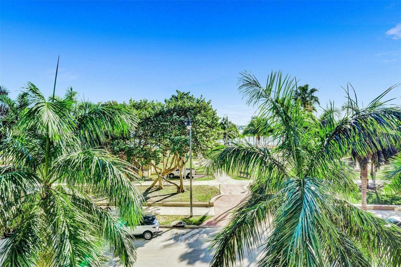 488 NE 18th St, Unit 208, Miami, FL 33132 Photo