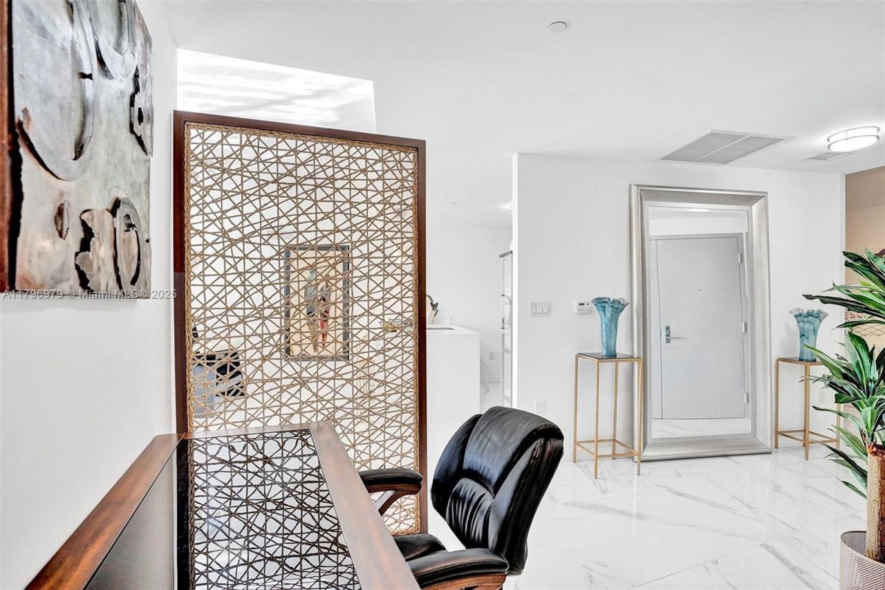 488 NE 18th St, Unit 208, Miami, FL 33132 Photo