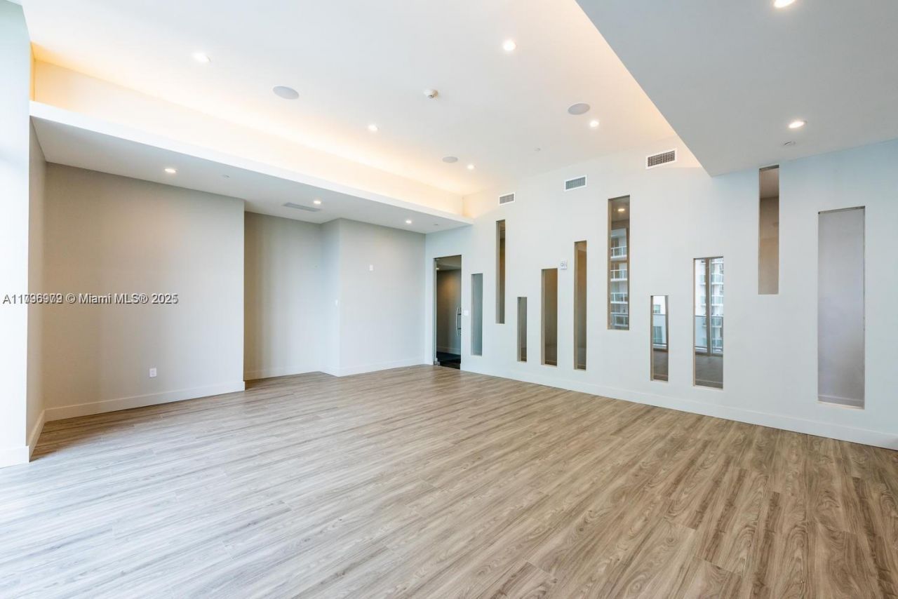 488 NE 18th St, Unit 208, Miami, FL 33132 Photo