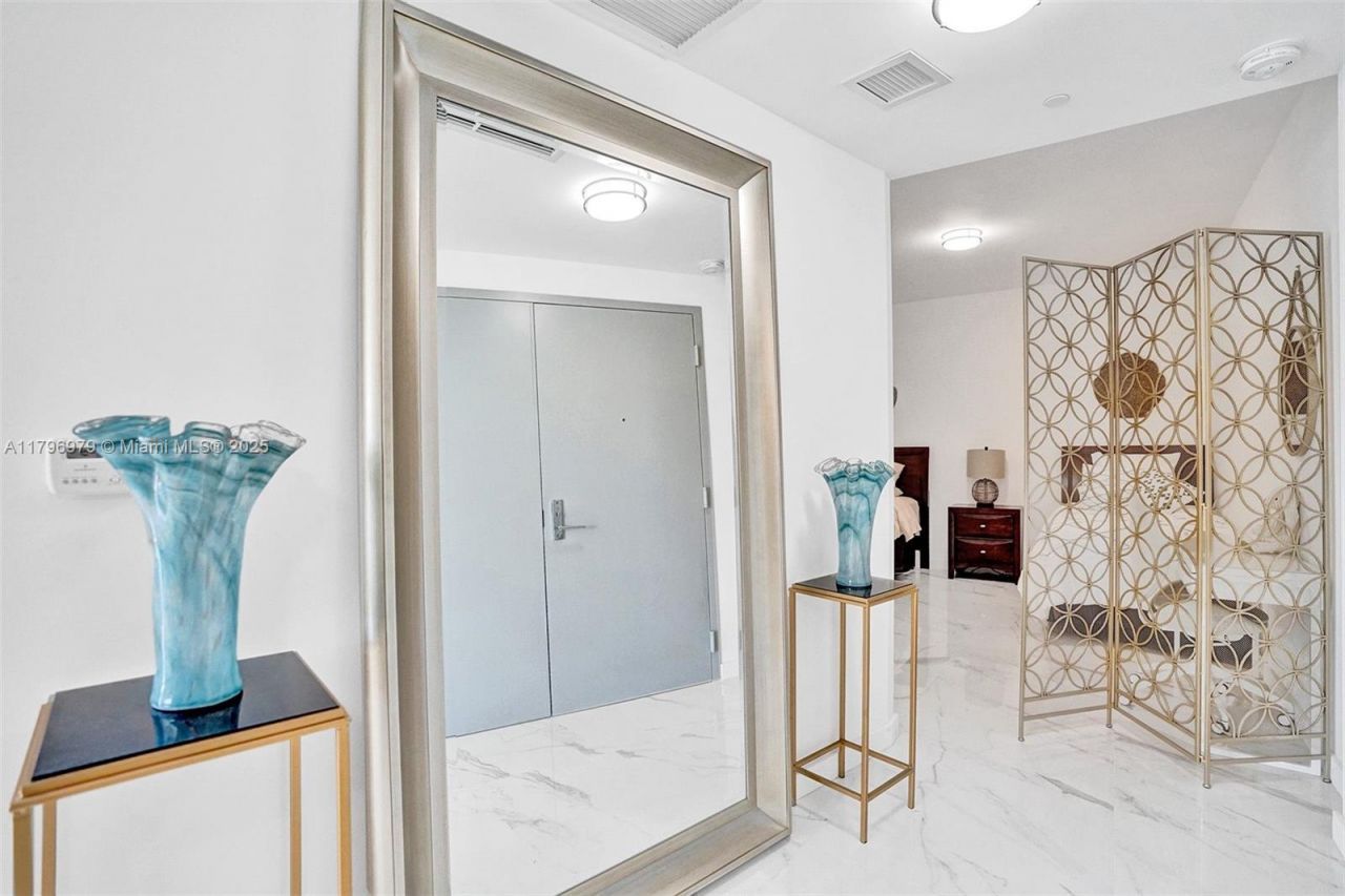 488 NE 18th St, Unit 208, Miami, FL 33132 Photo