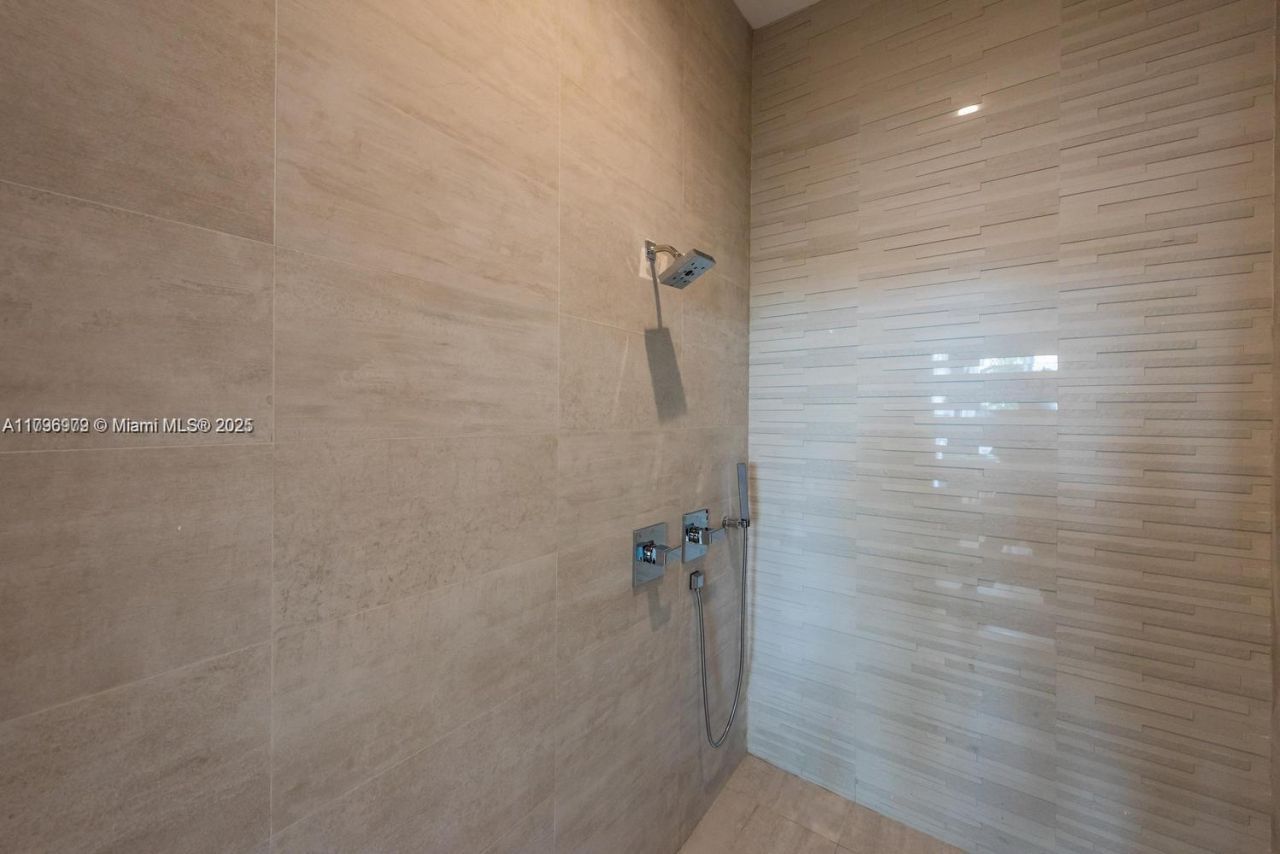 488 NE 18th St, Unit 208, Miami, FL 33132 Photo