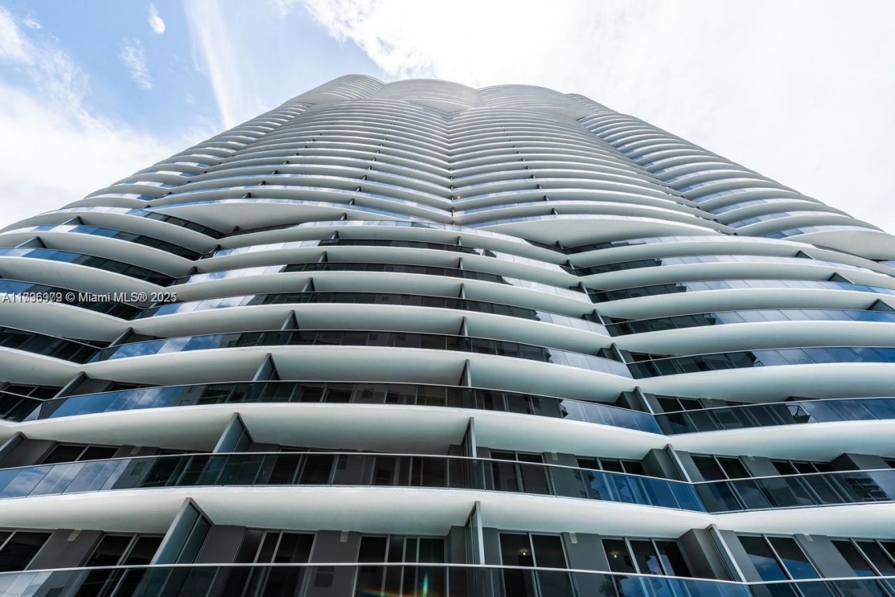 488 NE 18th St, Unit 208, Miami, FL 33132 Photo