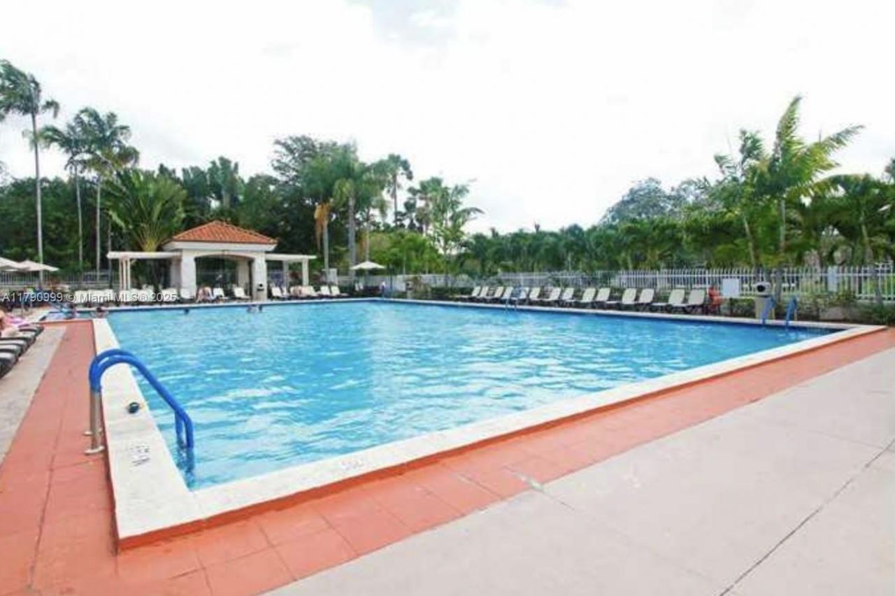 9725 NW 52nd St, Unit 407, Doral, FL 33178 Photo