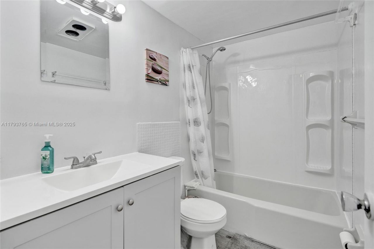 18746 NE 18th Ave, Unit 146, Miami, FL 33179 Photo