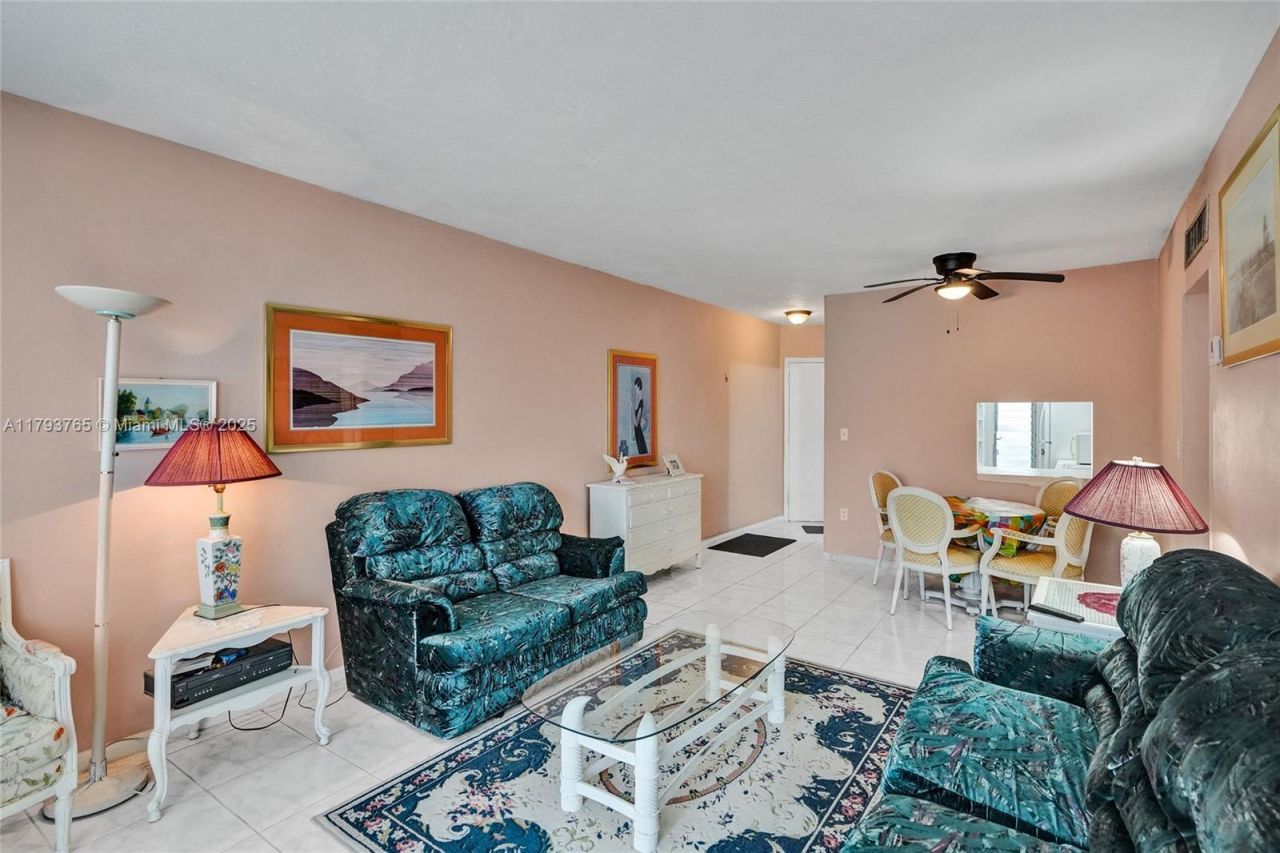 18746 NE 18th Ave, Unit 146, Miami, FL 33179 Photo