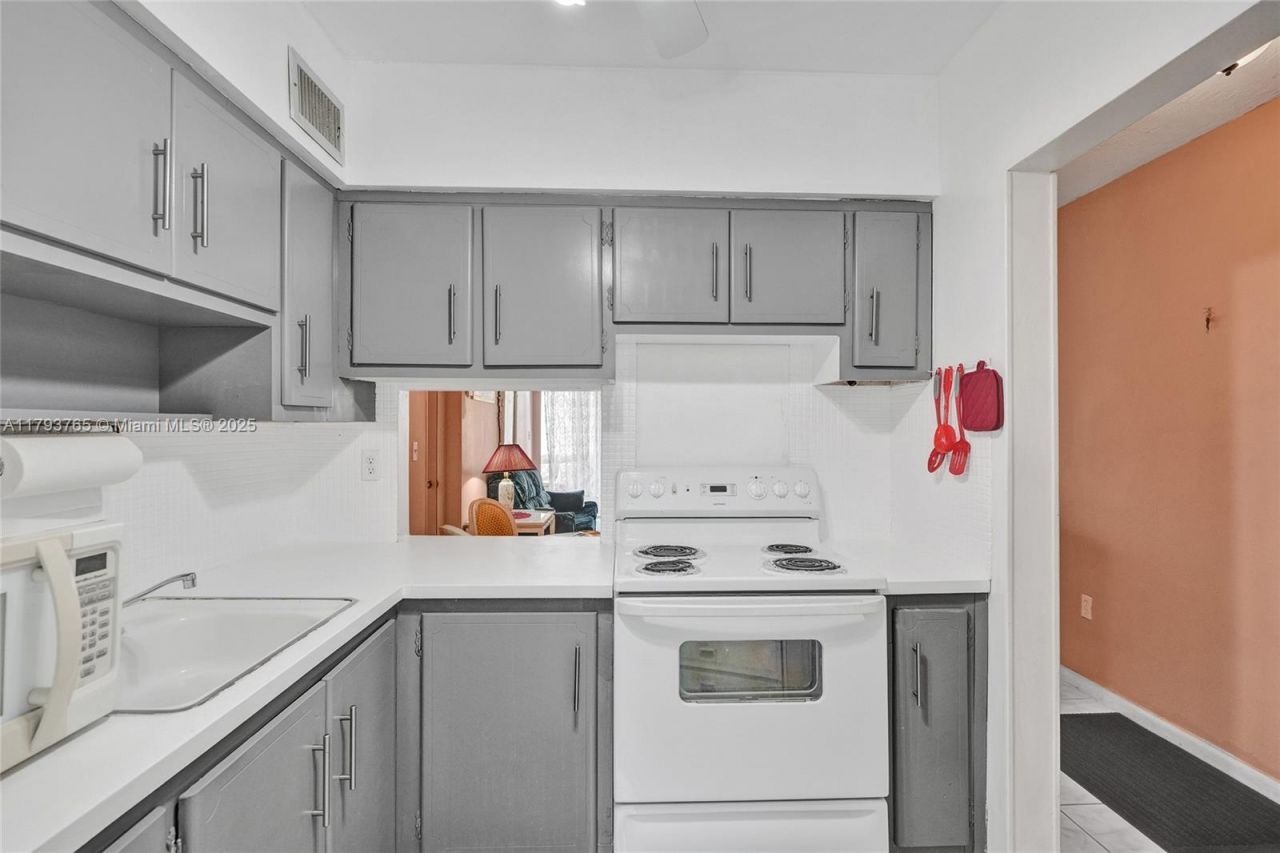 18746 NE 18th Ave, Unit 146, Miami, FL 33179 Photo