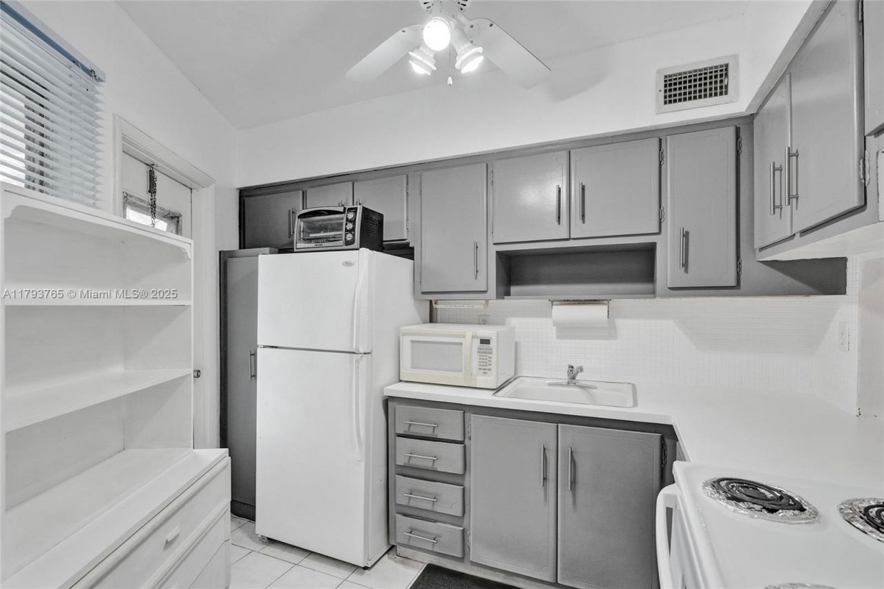 18746 NE 18th Ave, Unit 146, Miami, FL 33179 Photo