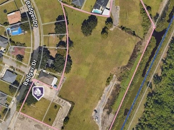 815 BADGER Drive, Arabi, LA 70032