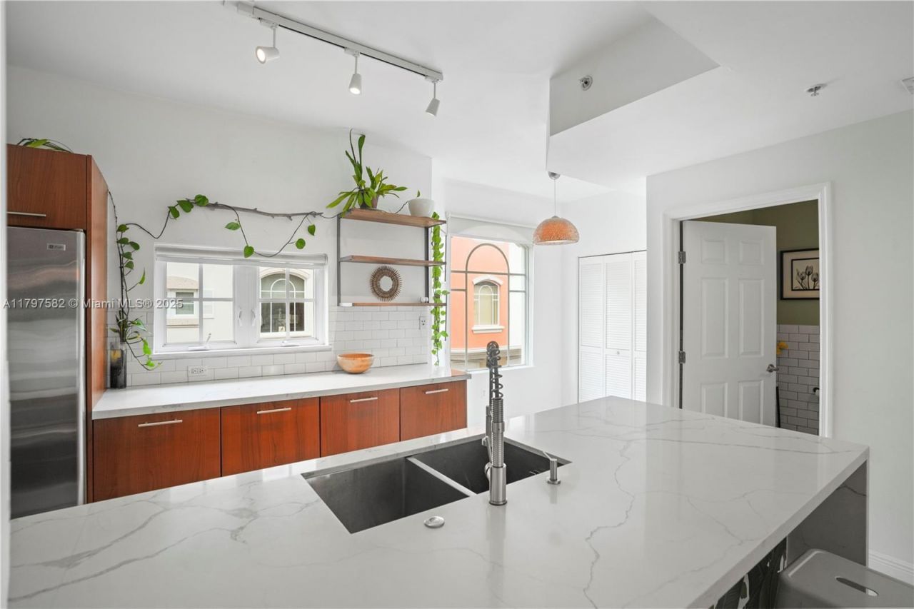 18445 NE 27th Pl, Aventura, FL 33160 Photo