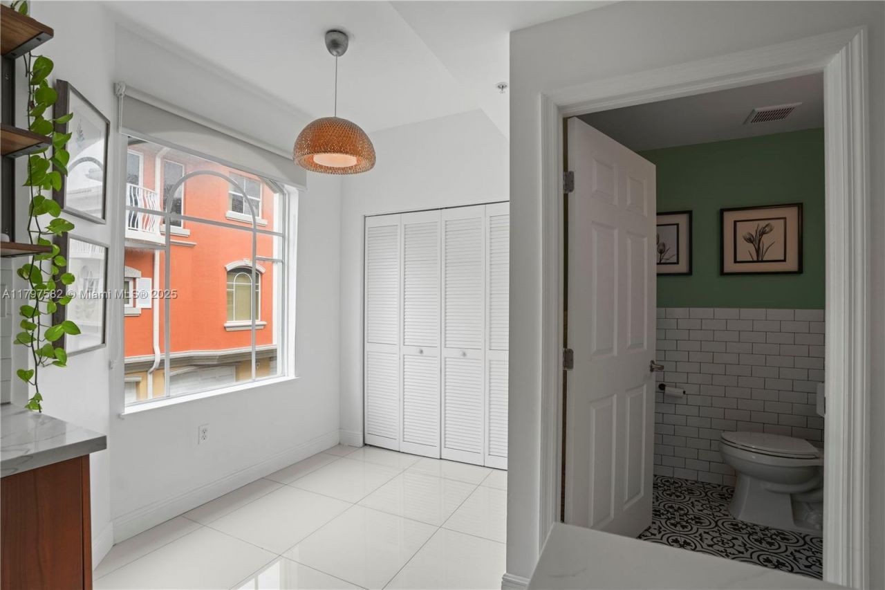 18445 NE 27th Pl, Aventura, FL 33160 Photo