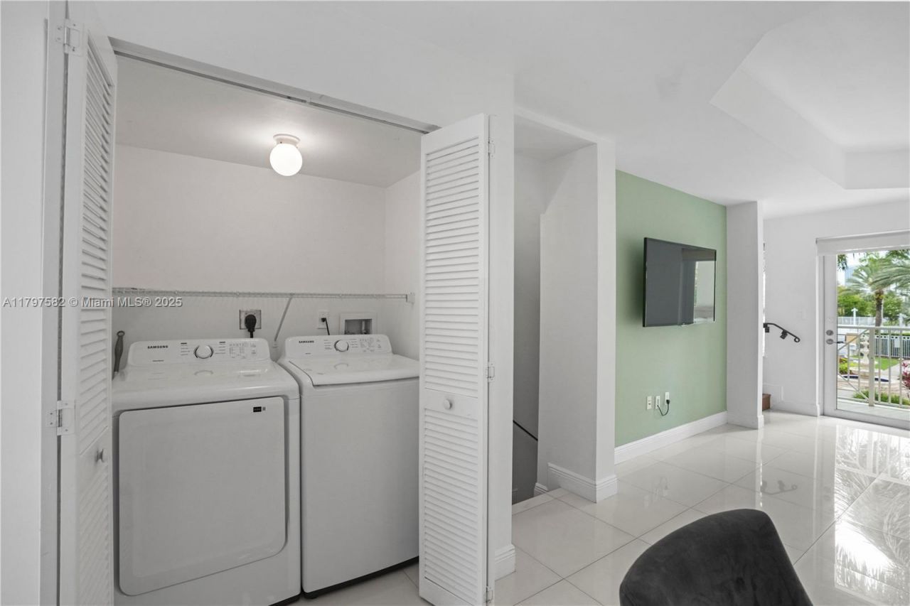 18445 NE 27th Pl, Aventura, FL 33160 Photo