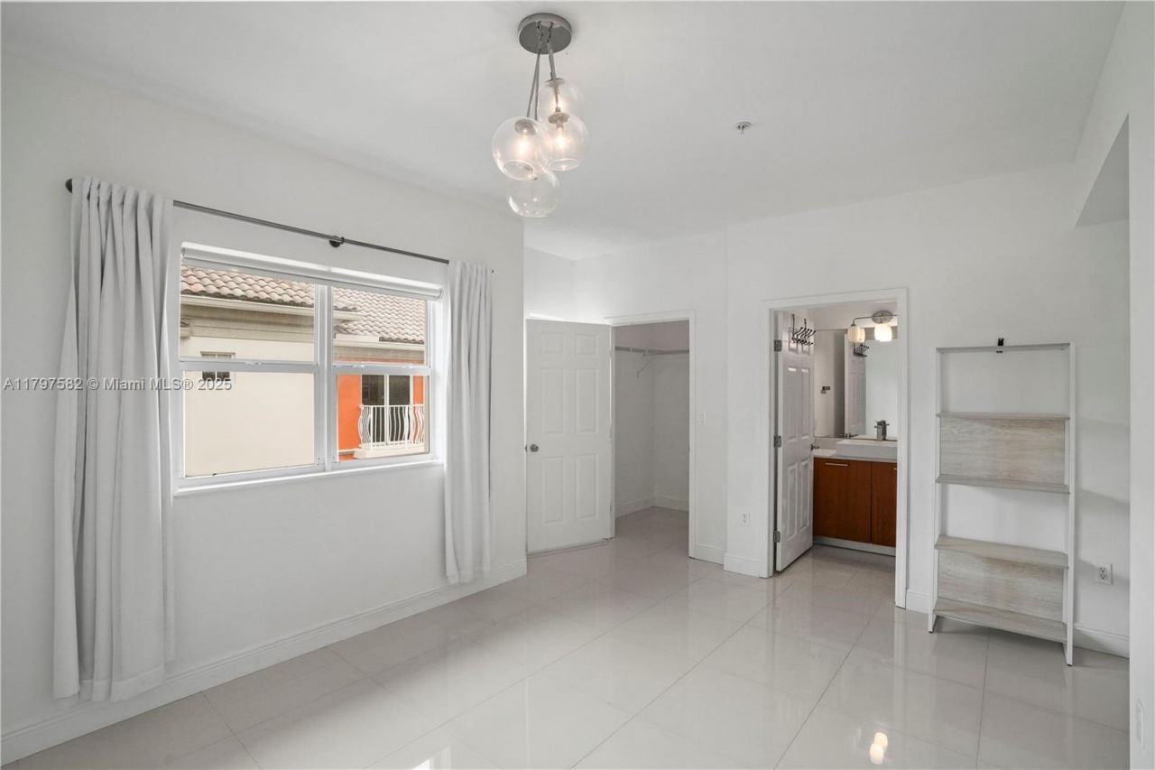 18445 NE 27th Pl, Aventura, FL 33160 Photo