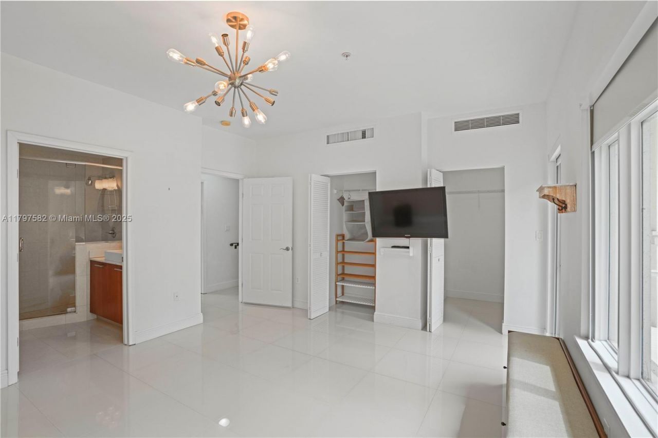 18445 NE 27th Pl, Aventura, FL 33160 Photo