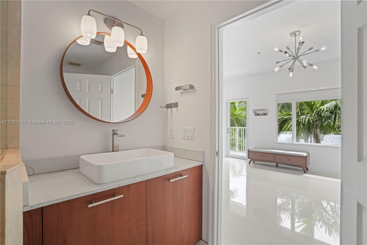 18445 NE 27th Pl, Aventura, FL 33160 Photo