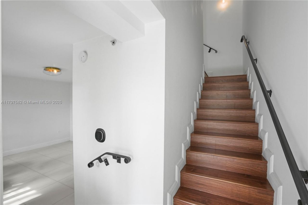 18445 NE 27th Pl, Aventura, FL 33160 Photo