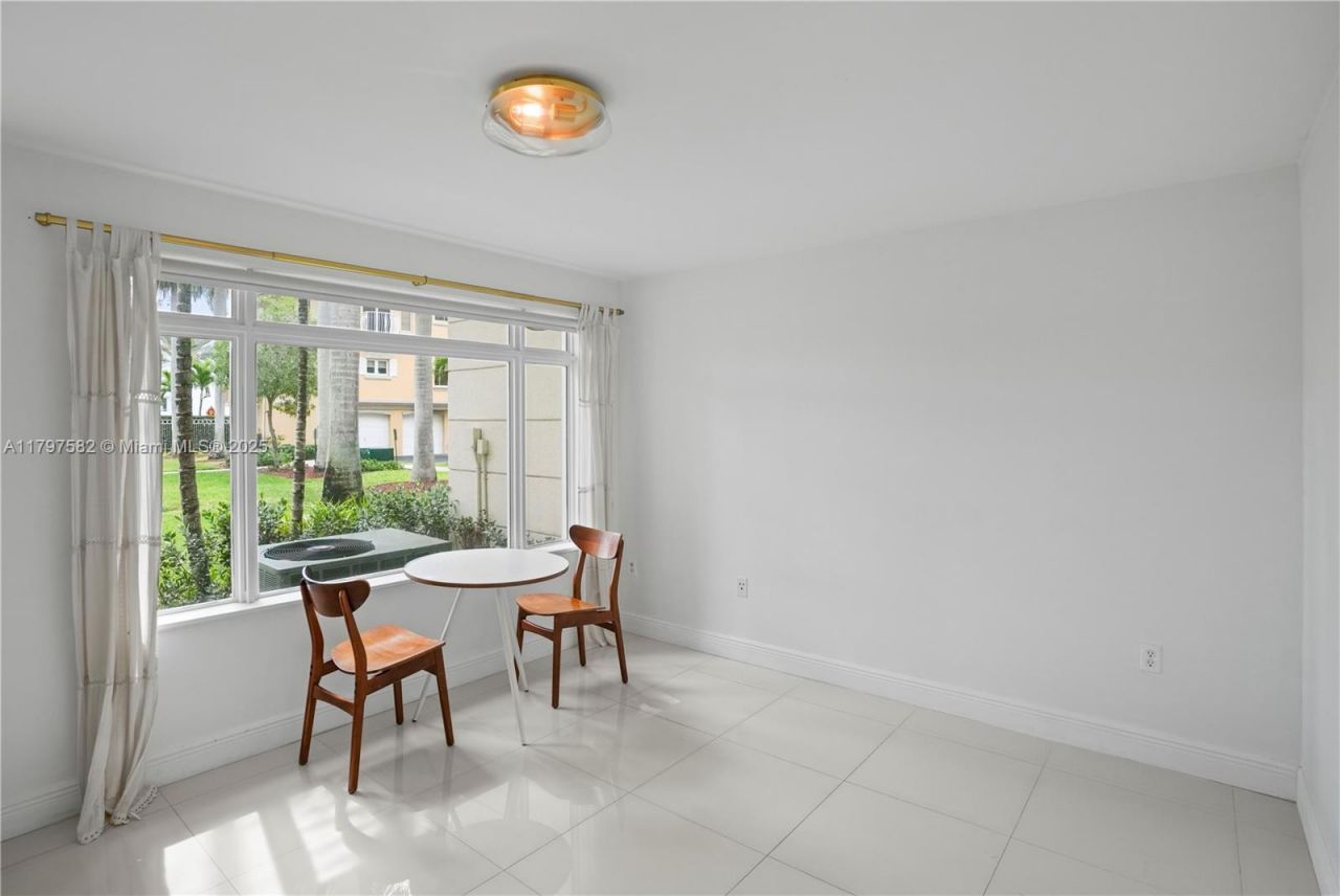 18445 NE 27th Pl, Aventura, FL 33160 Photo