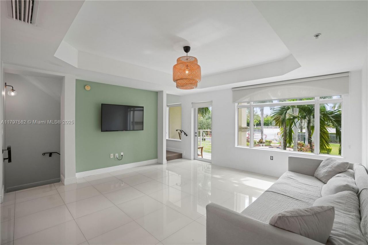 18445 NE 27th Pl, Aventura, FL 33160 Photo