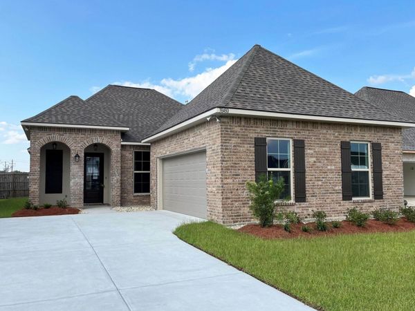 38480 Queen St, Prairieville, LA 70769