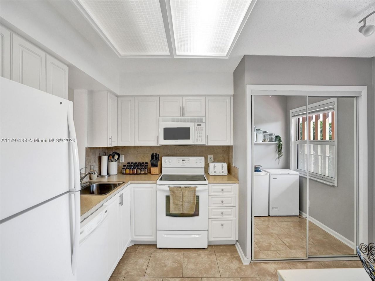 7431 NW 1st St, Unit 407, Margate, FL 33063 Photo