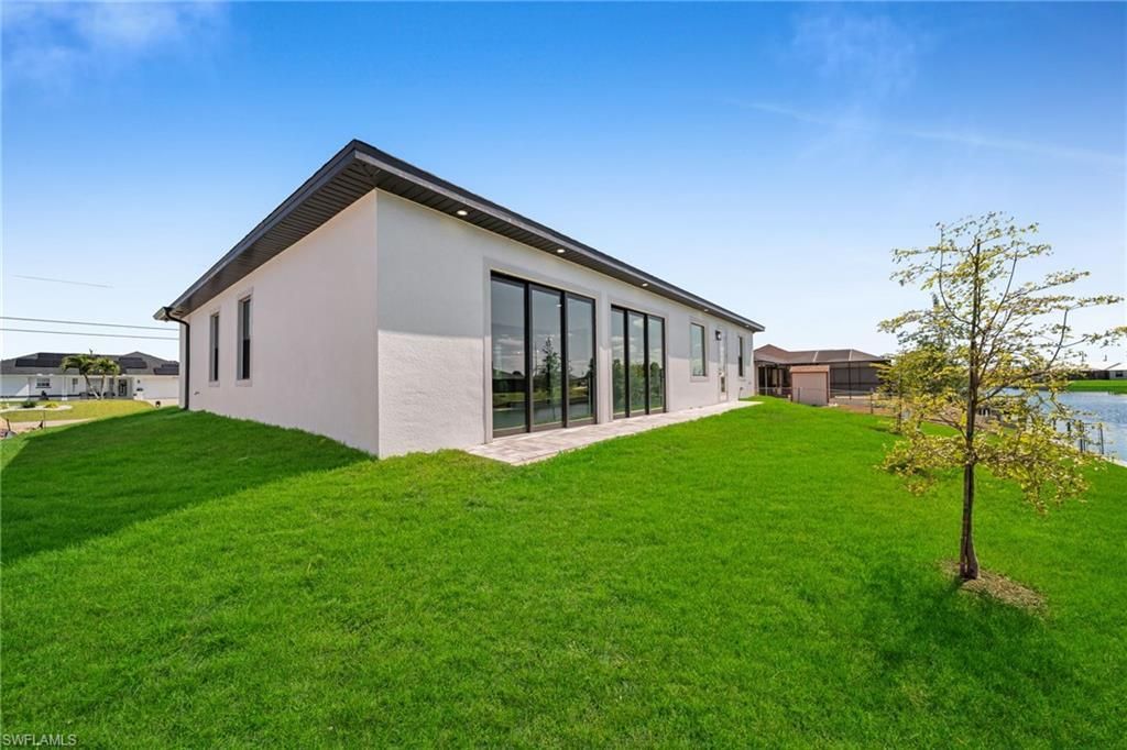 318 NW 9th St, Cape Coral, FL 33993 Photo