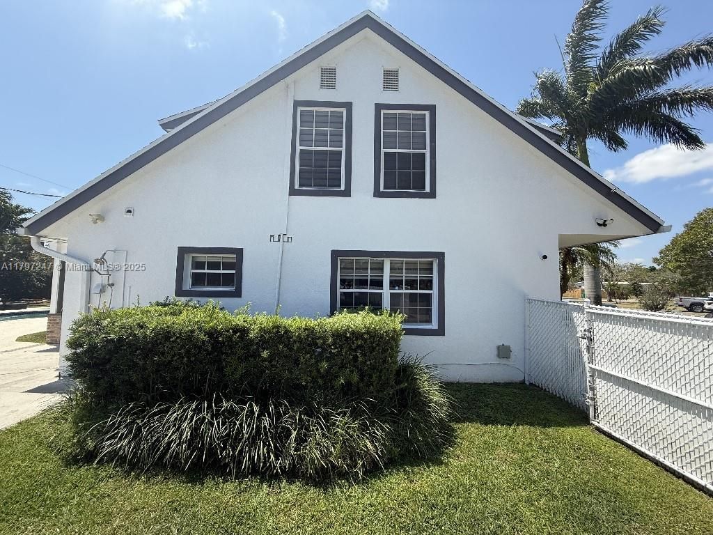 18211 SW 95th Ct, Palmetto Bay, FL 33157 Photo