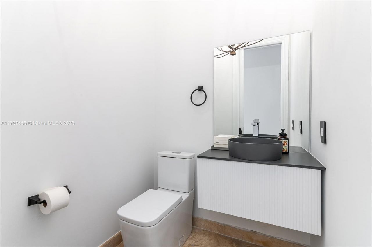 1309 Middle River Dr, Fort Lauderdale, FL 33304 Photo