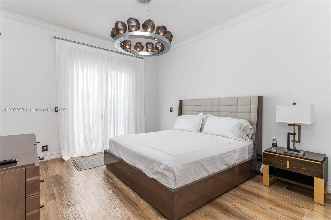 1309 Middle River Dr, Fort Lauderdale, FL 33304 Photo