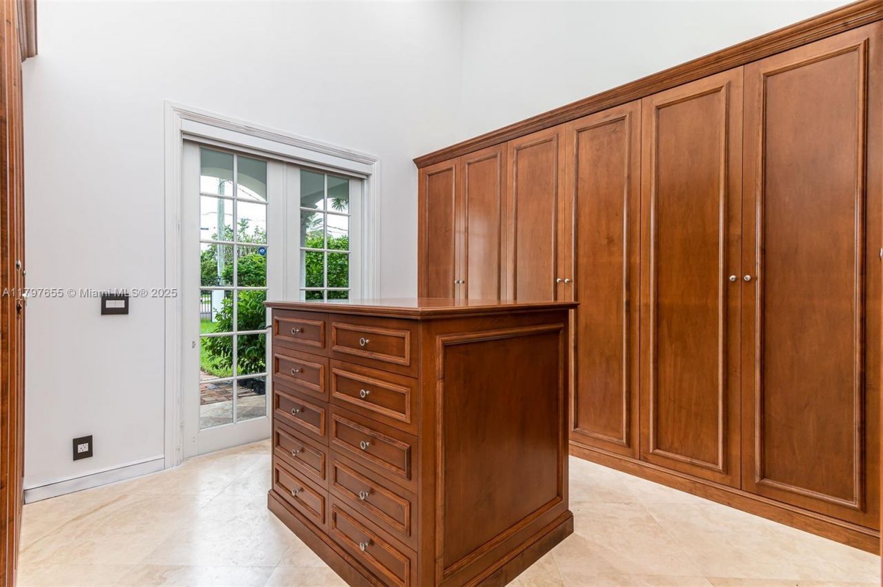 1309 Middle River Dr, Fort Lauderdale, FL 33304 Photo