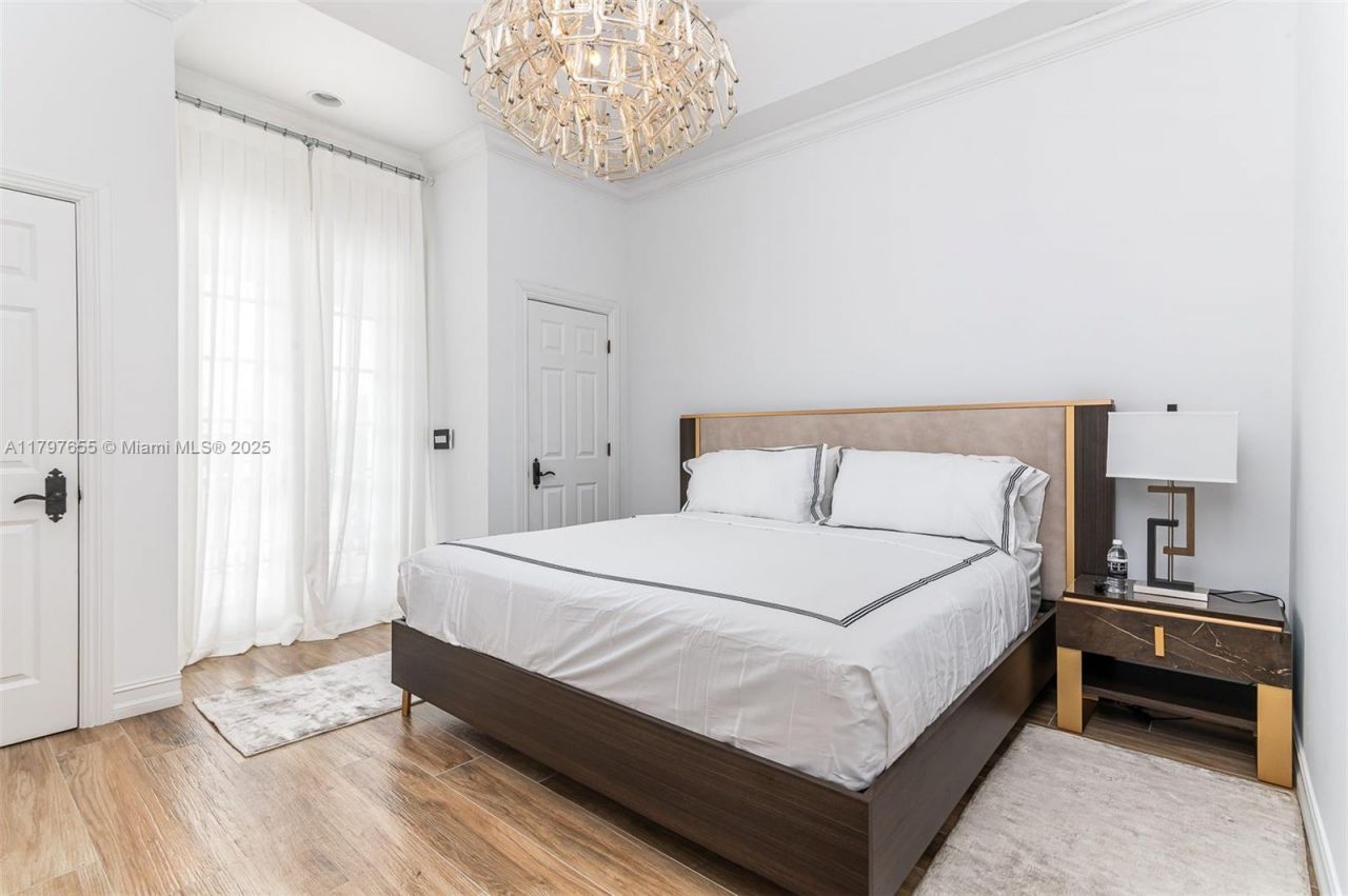 1309 Middle River Dr, Fort Lauderdale, FL 33304 Photo