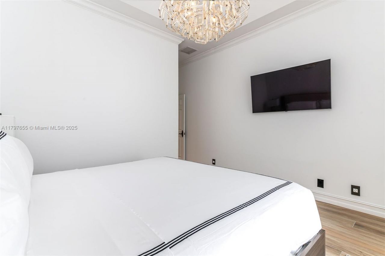 1309 Middle River Dr, Fort Lauderdale, FL 33304 Photo